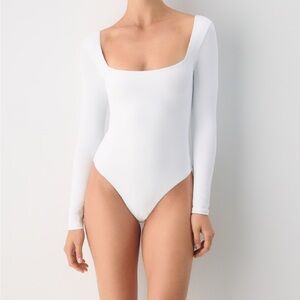 NWT Aritzia Original Contour Squareneck Bodysuit